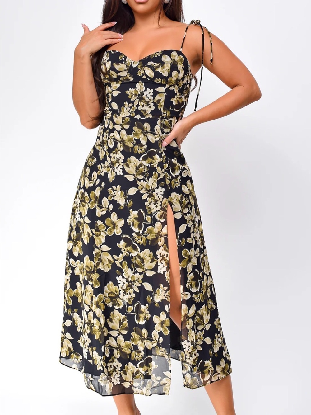 Emprada Nikkie Floral Print Side
Slit Midi Dress - Black